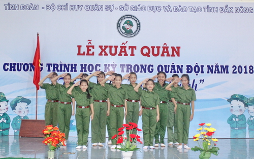 Tiết mục dân vũ “Chúng tôi là chiến sỹ”tại lễ xuất quân